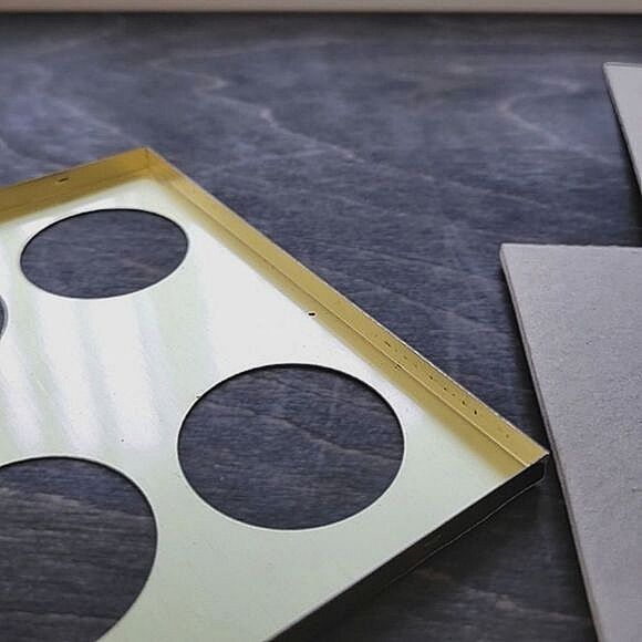 Vtg 5-photo gold tone artist printed picture frame 5.5 × 5.5 - Picture 14 of 14